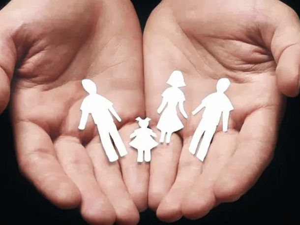 La Corte Suprema revocó la triple filiación de un niño y ratificó el límite de dos vínculos parentales. &nbsp;