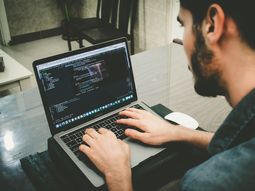 El gobierno presentó un proyecto de ley para atraer talento del exterior a Uruguay y afianzar el crecimiento del sector TI. El gobierno presentó un proyecto de ley para atraer talento del exterior a Uruguay y afianzar el crecimiento del sector TI.