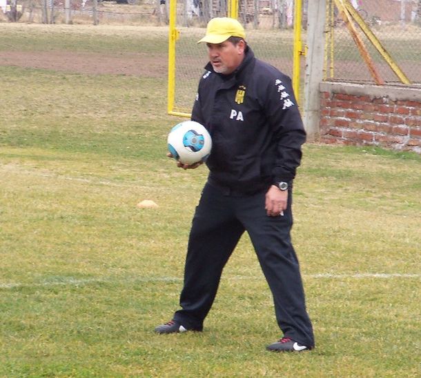 Enzo Farías fue separado de su cargo en Olimpo tras la denuncia por abuso sexual