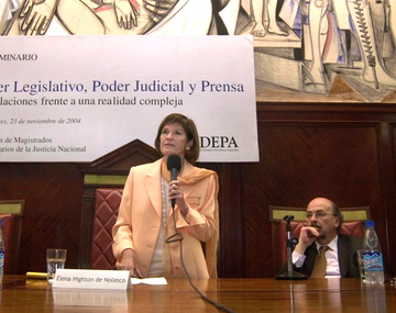 Los prefectos y gendarmes no son como cualquier trabajador