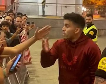 El tenso cruce entre Acuña y un hincha del Sevilla tras el clásico