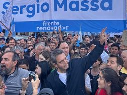 El canto de Sergio Massa en la Marcha Federal Universitaria: Vamos a volver