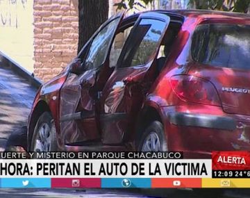 Hallan muerto a un hombre en un auto