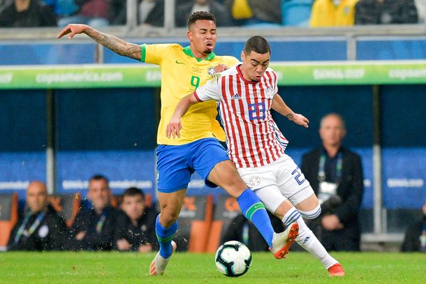 Brasil le ganó por penales a un aguerrido Paraguay y es semifinalista