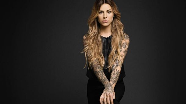 Candelaria Tinelli se tatuó un emoji de WhatsApp.