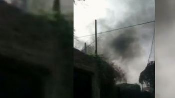 Le prendieron fuego la casa al hombre que mató por un perro Le prendieron fuego la casa al hombre que mató por un perro