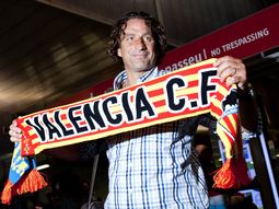 pizzi firmo su contrato con el valencia y debutara el sabado pizzi firmo su contrato con el valencia y debutara el sabado