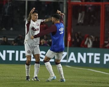 Lanús se impuso 2-0 ante Independiente y agravó la crisis en Avellaneda
