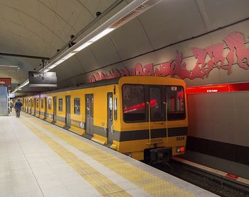 Retiraron tres vagones de la Línea B por tener un material cancerígeno