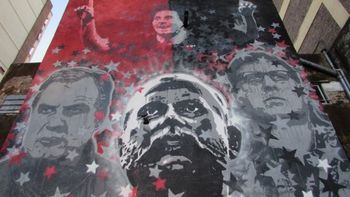 messi, bielsa y martino, juntos en un mural en rosario messi, bielsa y martino, juntos en un mural en rosario