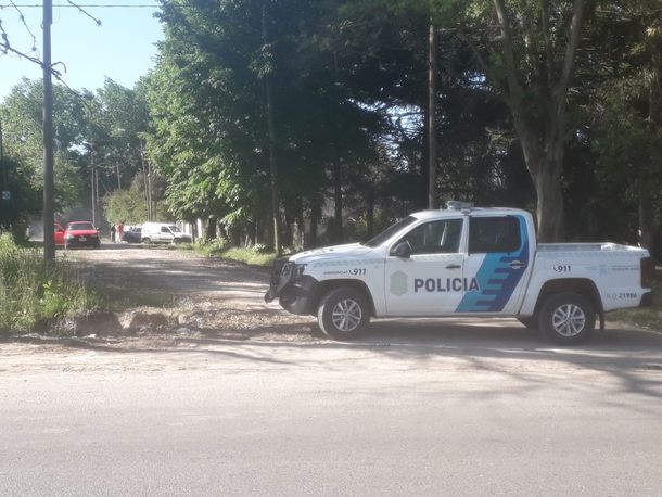 Un policía hirió de gravedad a su ex pareja y mató al actual novio