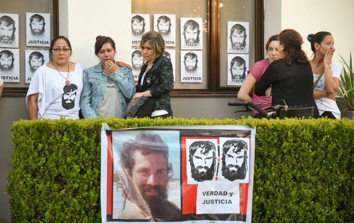 Los restos de Santiago Maldonado fueron inhumados en una ceremonia privada