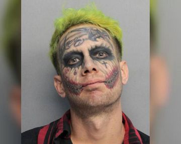 Lawrence Sullivan, un hombre tatuado como el Guasón de Batman