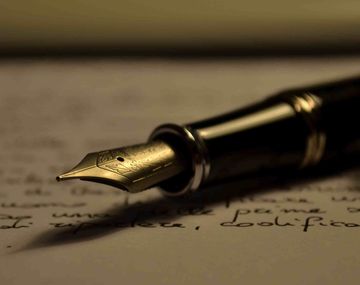 {altText(,#TriviaM1: ¿De qué escritora es cada libro?)}
