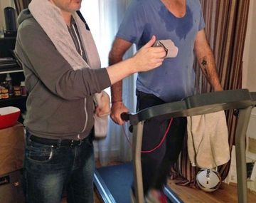 Insólito: Julian Assange y Eric Cantona se preparan para el Mundial de Contrainteligencia