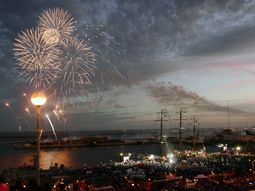 la fragata libertad llego al puerto de mar del plata la fragata libertad llego al puerto de mar del plata