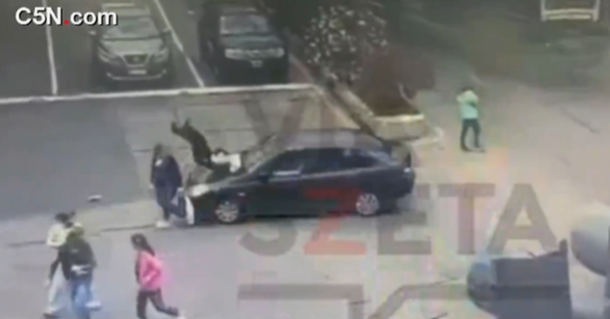 Un conductor atropelló a tres jubiladas que cruzaban una avenida en Lanús y quedó filmado