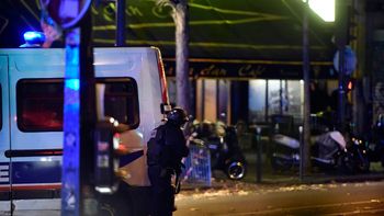 reportan un nuevo tiroteo en paris: seria en el shopping les halles reportan un nuevo tiroteo en paris: seria en el shopping les halles