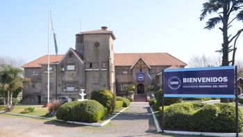 por una disputa politica, en la universidad nacional del oeste no entregan diplomas por una disputa politica, en la universidad nacional del oeste no entregan diplomas