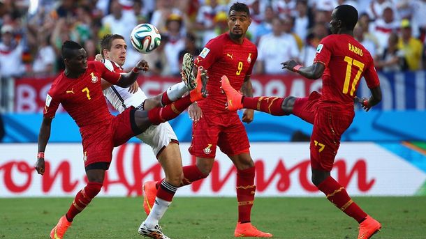 Escándalo en la concentración de Ghana: expulsaron a Muntari y Boateng