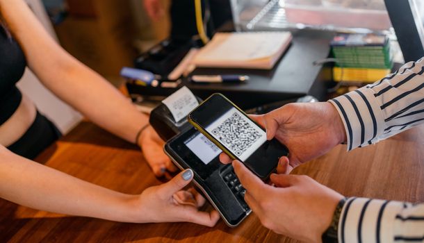 Cómo ahorrar $17.200 pagando con QR en diciembre
