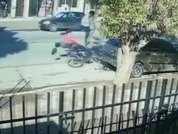 Córdoba: le robó la bicicleta a un jubilado y un joven lo detuvo de una patada