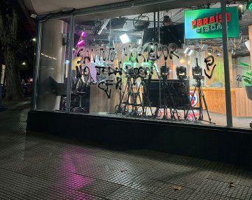 Pintadas en Olga contra Santutu y Mortedor por sus dichos sobre Cristina: No jodan