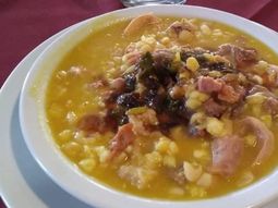 El bodegón en Buenos Aires donde hacen milanesas napolitanas gigantes, tortilla de papa y una parrilla bien argentina El bodegón en Buenos Aires donde hacen milanesas napolitanas gigantes, tortilla de papa y una parrilla bien argentina