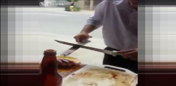 ¿El rey del asado es brasileño? Filetea un trozo de carne en 10 segundos