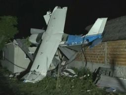 El antecedente en San Fernando: una avioneta se estrelló sobre el techo de una casa