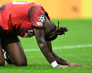 El blooper de un jugador del Milan: del gol del año a un tropiezo inesperado