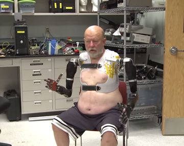 Puede controlar varias prótesis con la mente