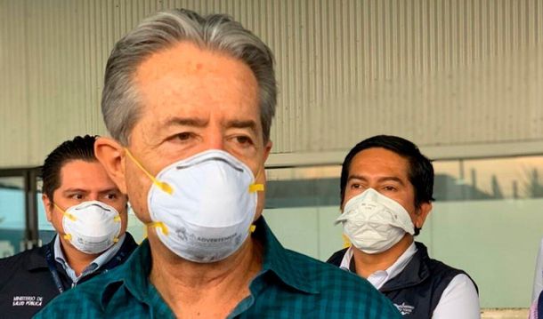 Escandalo en Ecuador: el ministro de Salud mandó vacunas al geriátrico de su madre