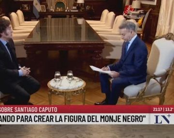 La camiseta que apareció en el despecho de Milei y sorprendió a todos