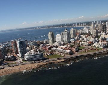 Uruguay analiza más medidas para atraer a turistas argentinos
