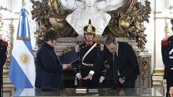 asi fue la jura de adorni como nuevo jefe de gabinete asi fue la jura de adorni como nuevo jefe de gabinete