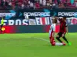 Mirá la jugada polémica: ¿fue penal a Wanchope?