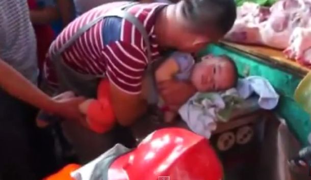 VIDEO: Un bebé quedó atrapado en una picadora de carne