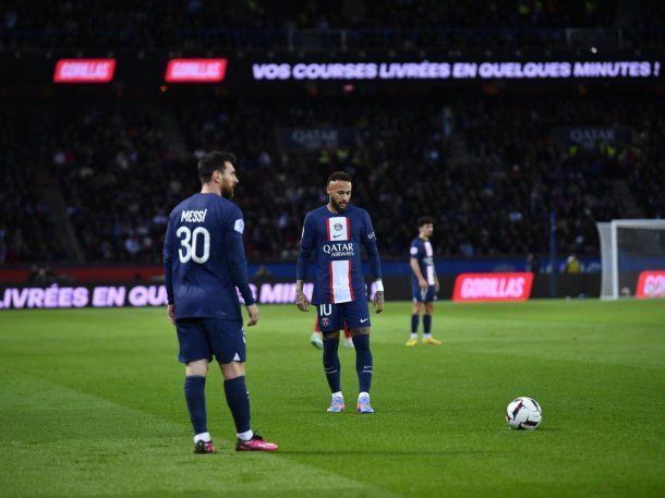 La distante relación de Messi y Neymar con los hinchas del PSG: por qué se fueron sin saludar