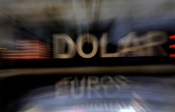 El Gobierno descarta devaluación en medio de la suba del dólar ilegal
