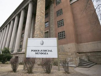 Mendoza: la discusi&oacute;n por los salarios equiparados con los magistrados lleg&oacute; a la Suprema Corte
