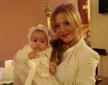 Evangelina Anderson mostró fotos del bautismo de su beba