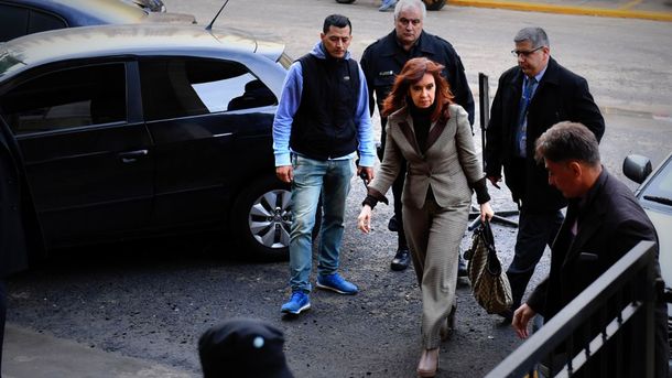 El Senado aprobó por unanimidad los allanamientos a las viviendas de Cristina Kirchner