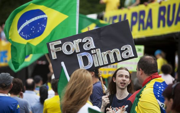 Más de 2.000 personas protestaron contra la corrupción de Petrobras en Brasil