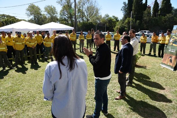 Juan Cabandié incorporó 20 brigadistas: Ellos brindan seguridad frente a personas inescrupulosas que prenden fuego