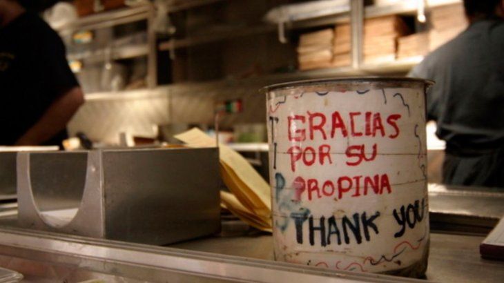 Mientras en Florida dejan un millón de pesos de propina, en Buenos Aires gastan 36 mil en sushi y le dejan 100