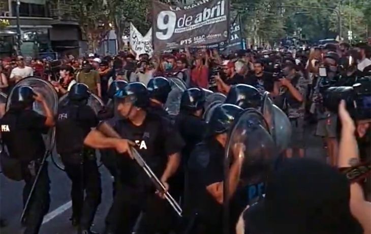 El Gobierno celebró la represión a manifestantes y elogió la titánica tarea de las fuerzas de seguridad