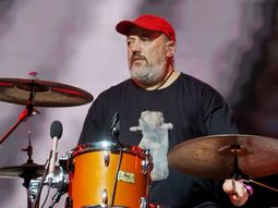 el emotivo material nunca visto de los piojos para homenajear a dani buira: soy feliz cada vez que toco el emotivo material nunca visto de los piojos para homenajear a dani buira: soy feliz cada vez que toco