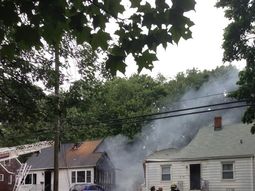 una avioneta se estrello contra dos casas: tres desaparecidos una avioneta se estrello contra dos casas: tres desaparecidos