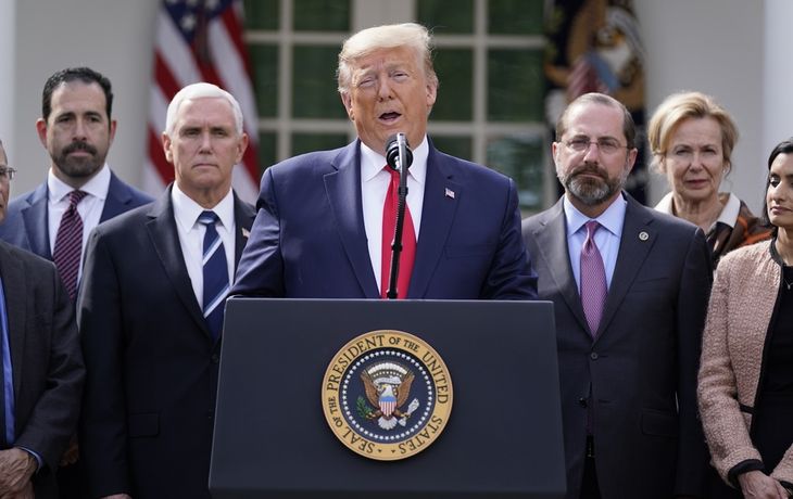 Marcha atrás de  Trump: no abrirá el país el 12 de abril